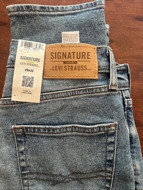 Signature by Levi Strauss Light Wash Jeans 28x32